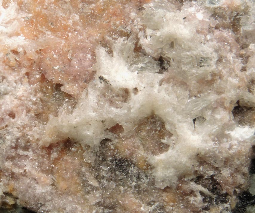 Larsenite, Willemite, Hodgkinsonite, Franklinite from Franklin Mine, Sussex County, New Jersey (Type Locality for Larsenite, Hodgkinsonite, and, Franklinite)