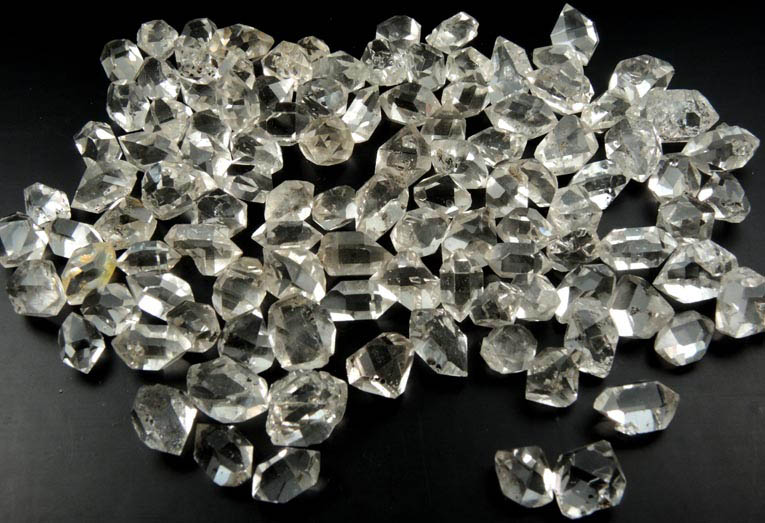 Quartz var. Herkimer Diamonds (collection of 109 crystals, 7-10 mm) from Hickory Hill Diamond Diggings, Fonda, Montgomery County, New York