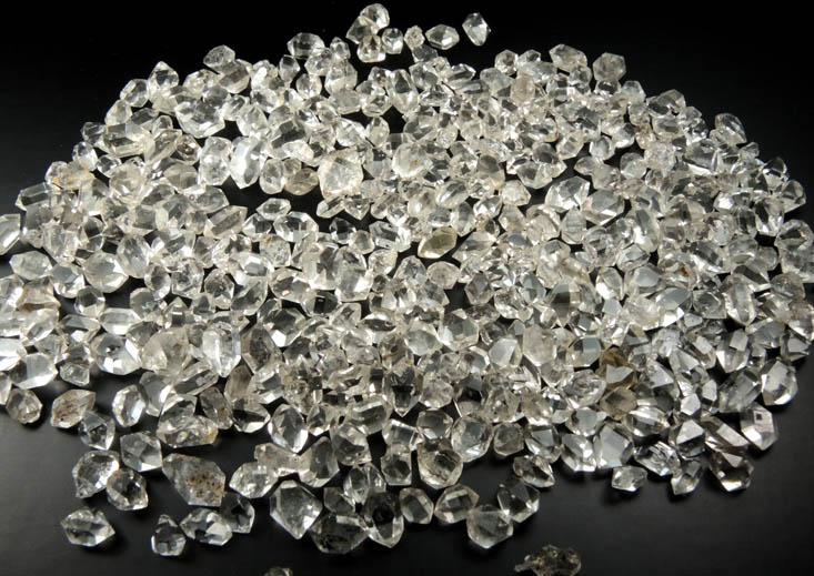 Quartz var. Herkimer Diamonds (collection of 430 crystals, 3-8 mm) from Hickory Hill Diamond Diggings, Fonda, Montgomery County, New York