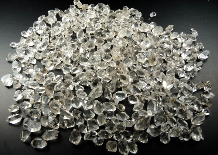 Quartz var. Herkimer Diamonds (collection of 390 crystals, 3-8 mm) from Hickory Hill Diamond Diggings, Fonda, Montgomery County, New York