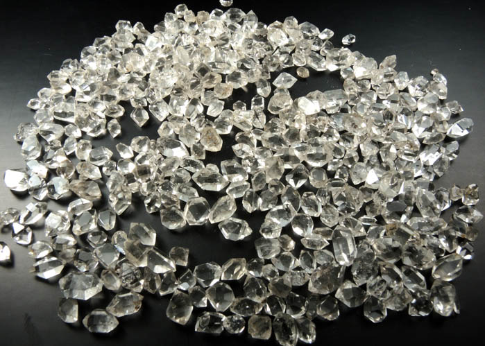 Quartz var. Herkimer Diamonds (collection of 390 crystals, 3-8 mm) from Hickory Hill Diamond Diggings, Fonda, Montgomery County, New York