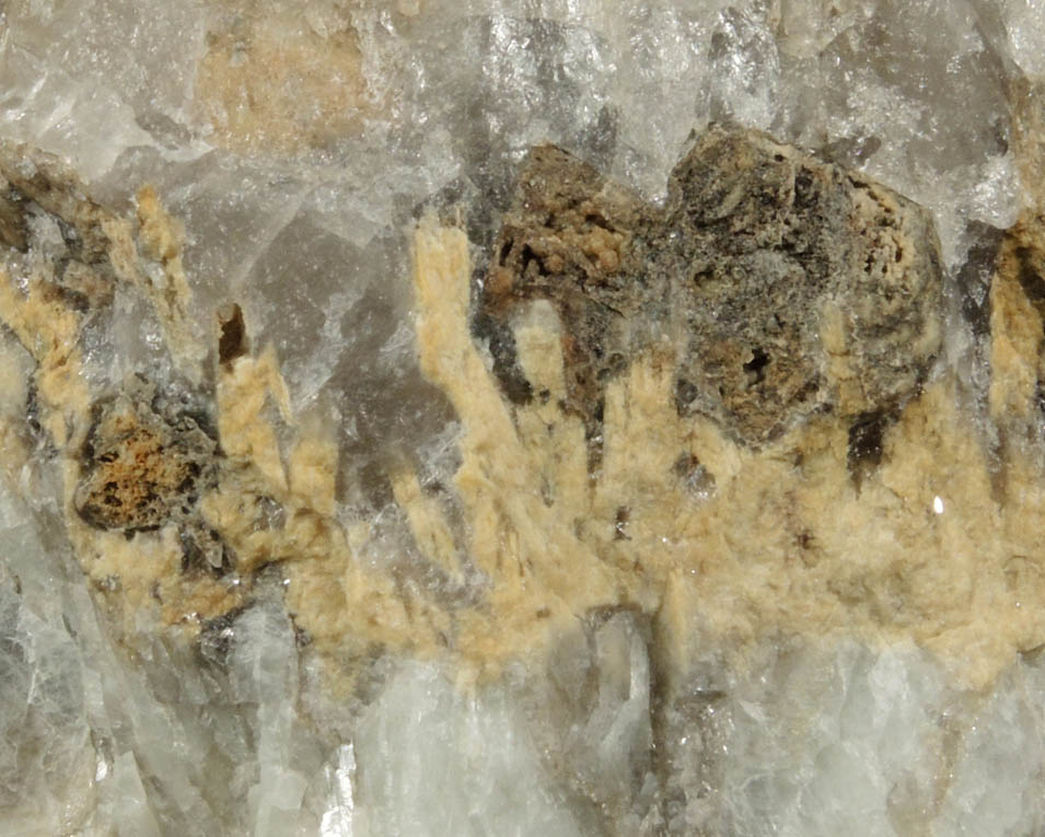Lithiophilite, Cookeite, Albite, Quartz from Strickland Quarry, Collins Hill, Portland, Middlesex County, Connecticut