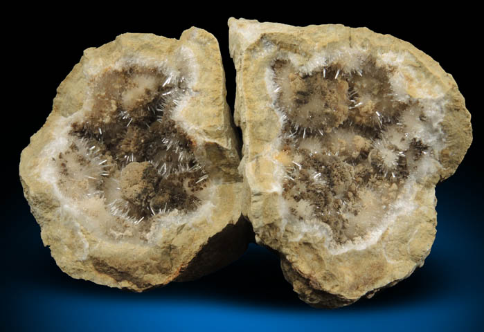 Kutnohorite and Aragonite from Levane, Val D'Arno, Tuscany, Italy