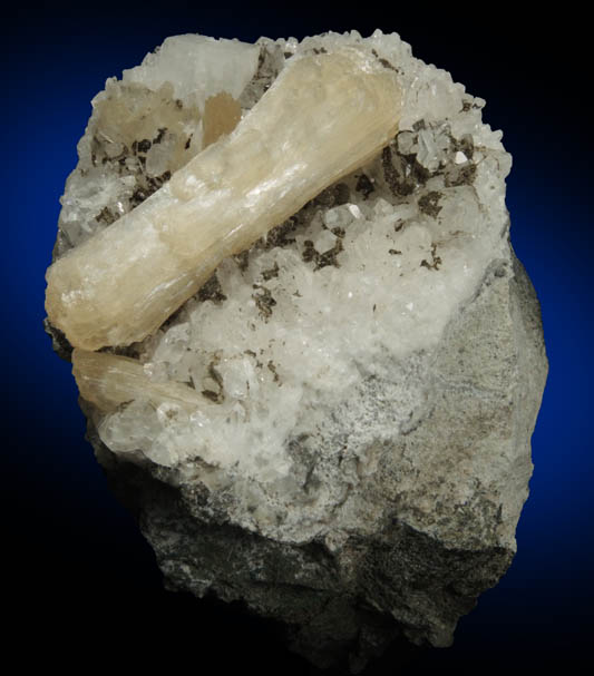 Stilbite, Apophyllite, Quartz, Chamosite from Prospect Park Quarry, Prospect Park, Passaic County, New Jersey