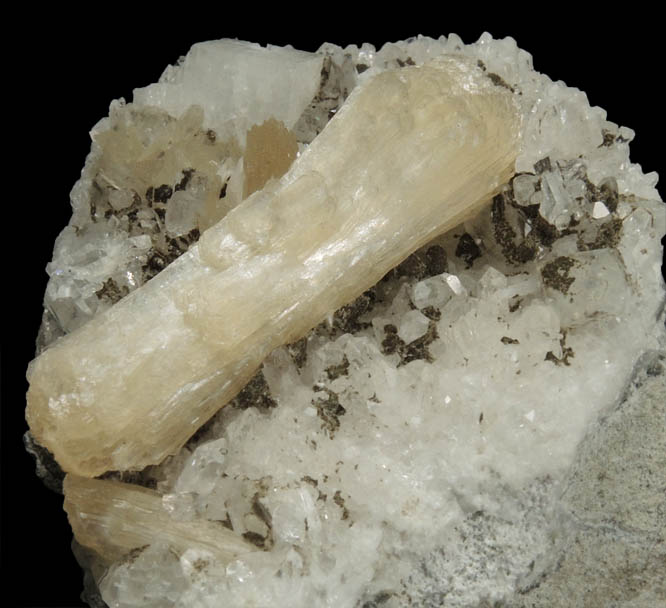 Stilbite, Apophyllite, Quartz, Chamosite from Prospect Park Quarry, Prospect Park, Passaic County, New Jersey