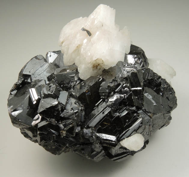 Calcite on Sphalerite (Spinel Law twinned) from Second Sovietskiy Mine, Dalnegorsk, Primorskiy Kray, Russia