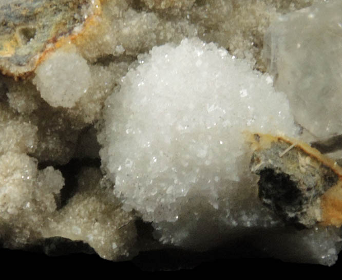 Thomsonite-Ca and Calcite on Chabazite-Ca from Jaquish Road Cut, near Goble, Columbia County, Oregon