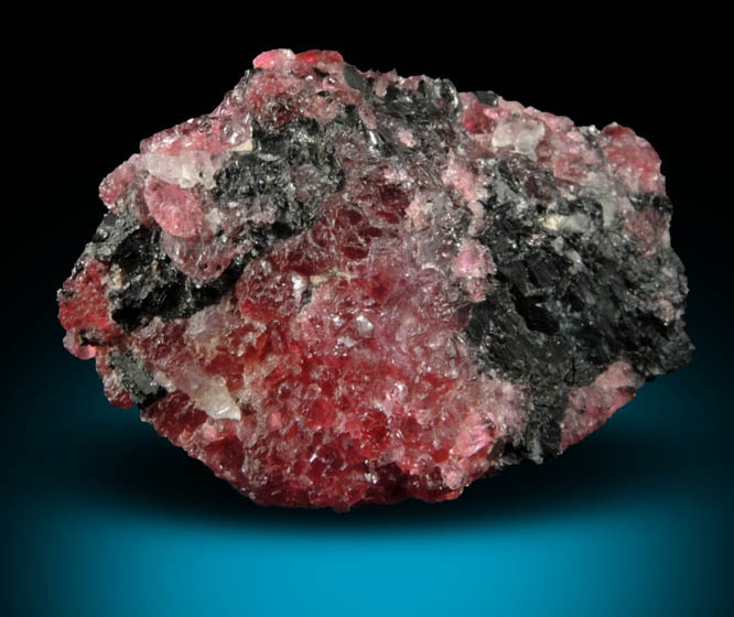 Eudialyte, Kataphorite, Albite from Kipawa Complex, Villedieu Twp., Qubec, Canada