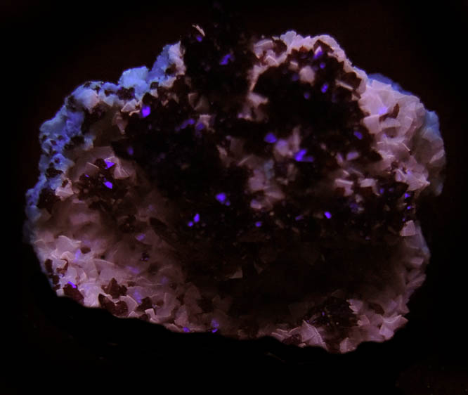 Descloizite on Smithsonite from Berg Aukas Mine, 16 km ENE of Grootfontein, Otavi Mountain Land, Namibia