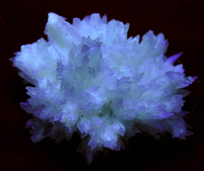 Photo below under shortwave ultraviolet illumination of Calcite from Meckley's Quarry, 1.2 km south of Mandata, Northumberland County, Pennsylvania Calcite from Meckley's Quarry, 1.2 km south of Mandata, Northumberland County, Pennsylvania