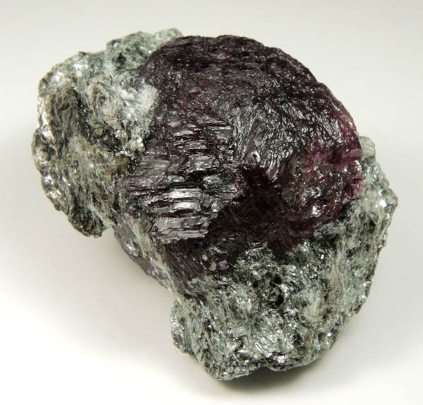 Almandine var. Rhodolite Garnet from Fazenda Rodolita, Peixe, 5.5 km south of Valrio da Natividade, Tocantins, Brazil