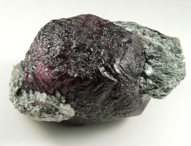 Almandine var. Rhodolite Garnet from Fazenda Rodolita, Peixe, 5.5 km south of Valrio da Natividade, Tocantins, Brazil