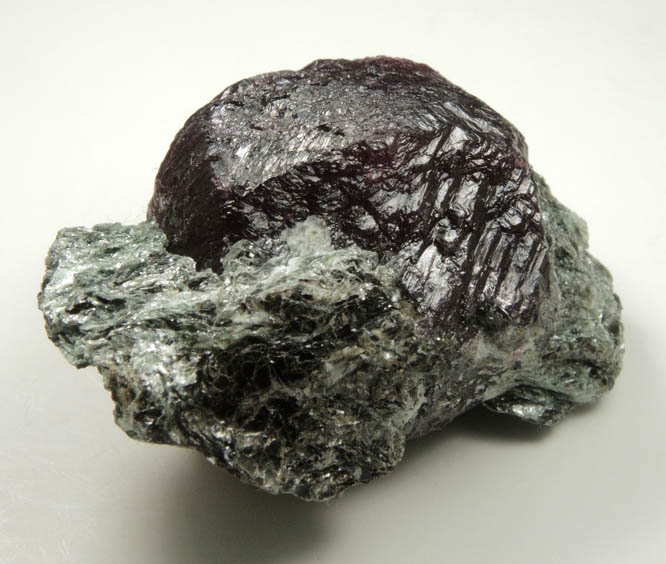 Almandine var. Rhodolite Garnet from Fazenda Rodolita, Peixe, 5.5 km south of Valrio da Natividade, Tocantins, Brazil
