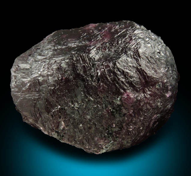 Almandine var. Rhodolite Garnet from Fazenda Rodolita, Peixe, 5.5 km south of Valrio da Natividade, Tocantins, Brazil