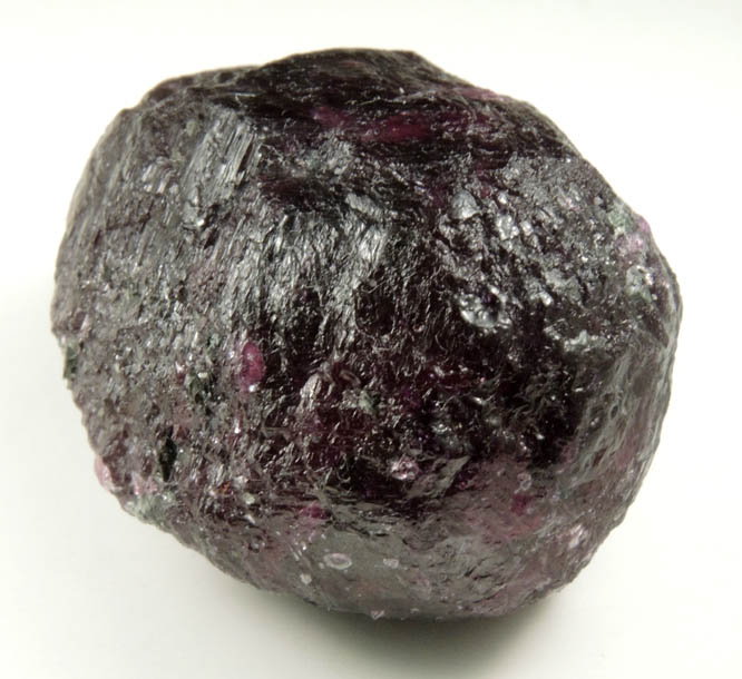 Almandine var. Rhodolite Garnet from Fazenda Rodolita, Peixe, 5.5 km south of Valrio da Natividade, Tocantins, Brazil