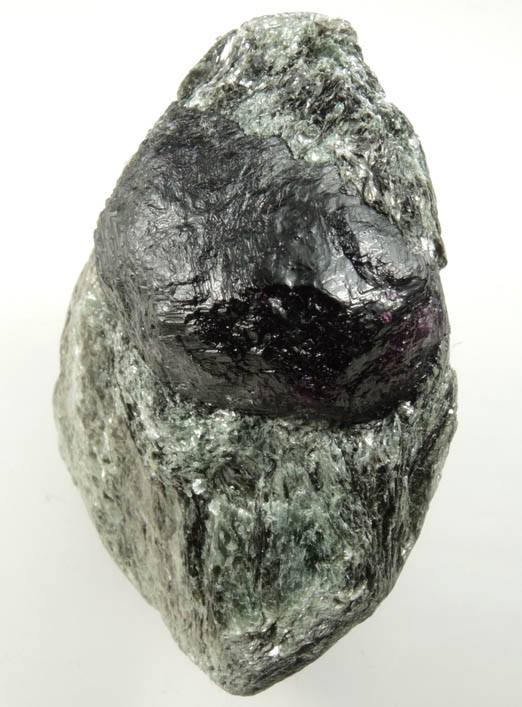 Almandine var. Rhodolite Garnet from Fazenda Rodolita, Peixe, 5.5 km south of Valrio da Natividade, Tocantins, Brazil