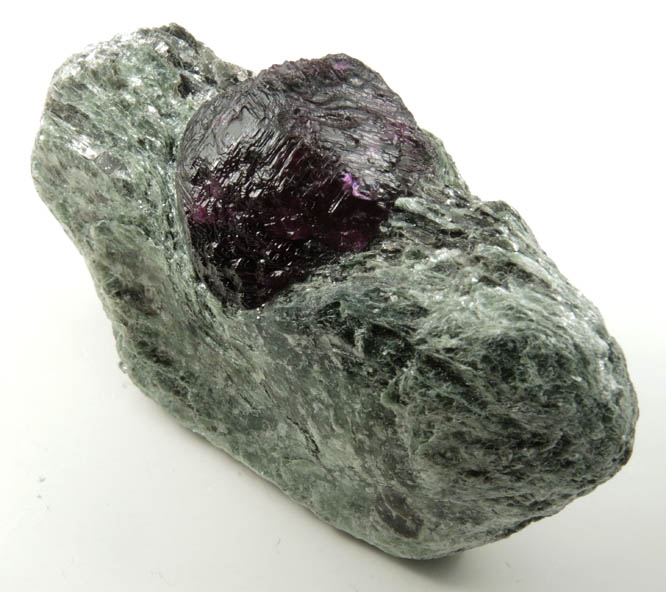 Almandine var. Rhodolite Garnet from Fazenda Rodolita, Peixe, 5.5 km south of Valrio da Natividade, Tocantins, Brazil