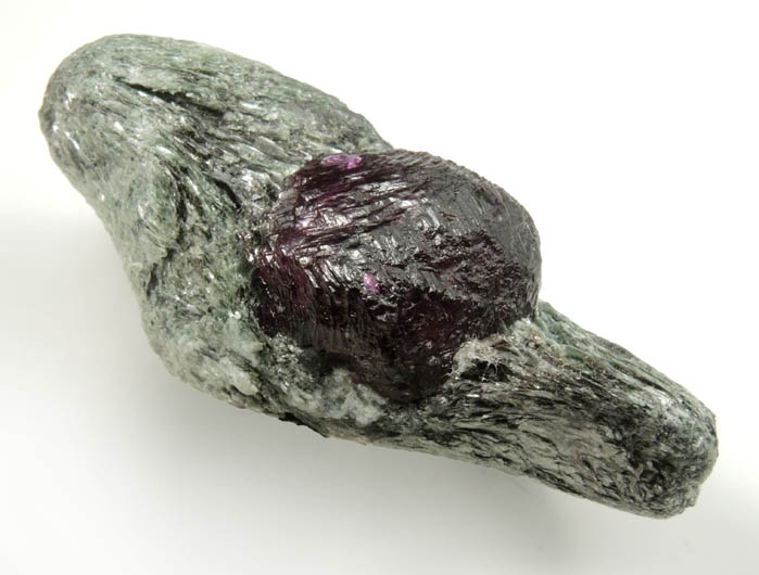 Almandine var. Rhodolite Garnet from Fazenda Rodolita, Peixe, 5.5 km south of Valrio da Natividade, Tocantins, Brazil