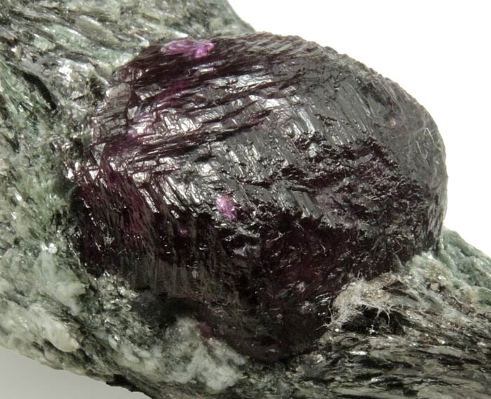 Almandine var. Rhodolite Garnet from Fazenda Rodolita, Peixe, 5.5 km south of Valrio da Natividade, Tocantins, Brazil