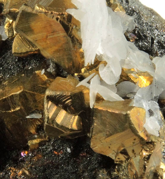 Chalcopyrite and Calcite over Sphalerite from Hunan, China