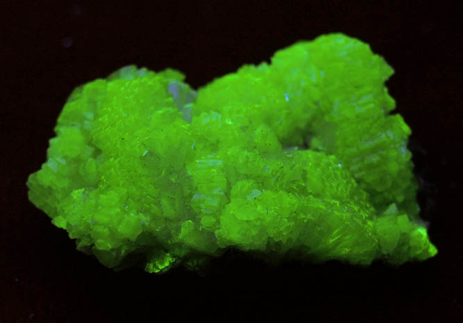 Photo below under shortwave ultraviolet illumination of Adamite from Mina Ojuela, Mapimi, Durango, Mexico Adamite from Mina Ojuela, Mapimi, Durango, Mexico