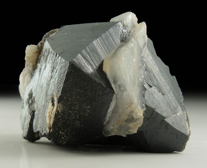 Ilvaite intersecting Calcite from South Mountain District, Owyhee County, Idaho