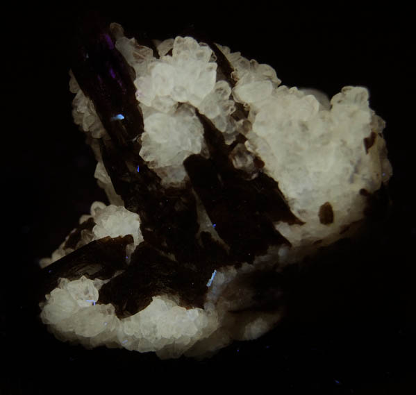 Vanadinite and Calcite from Apex Mine, San Carlos, Manuel Benavides, Chihuahua, Mexico