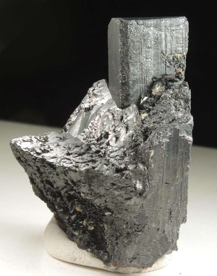 Columbite on twinned Cassiterite from Itambe, Bahia, Brazil