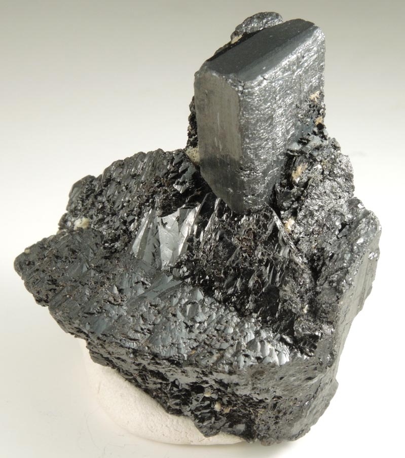 Columbite on twinned Cassiterite from Itambe, Bahia, Brazil