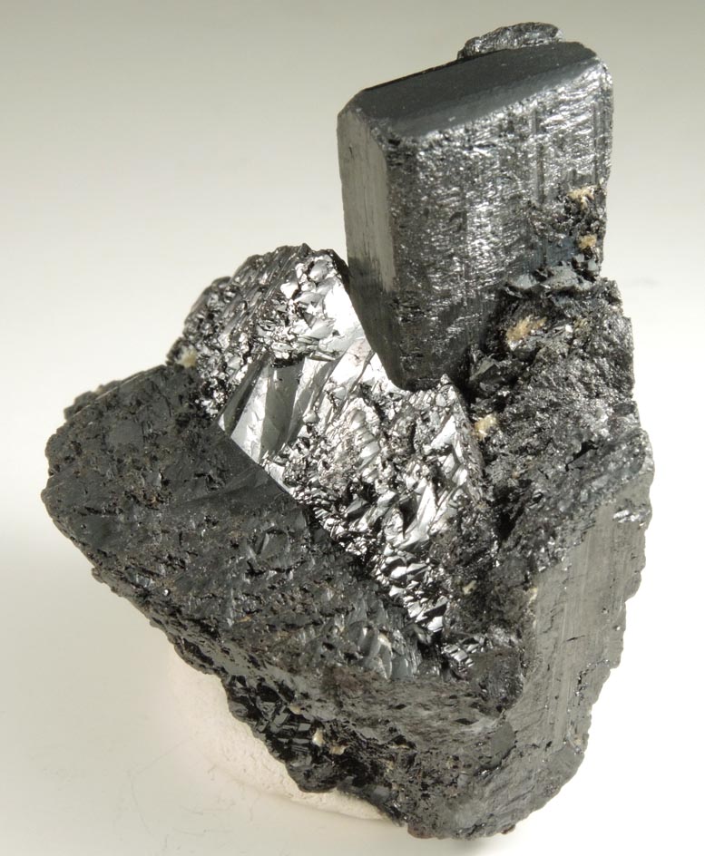 Columbite on twinned Cassiterite from Itambe, Bahia, Brazil