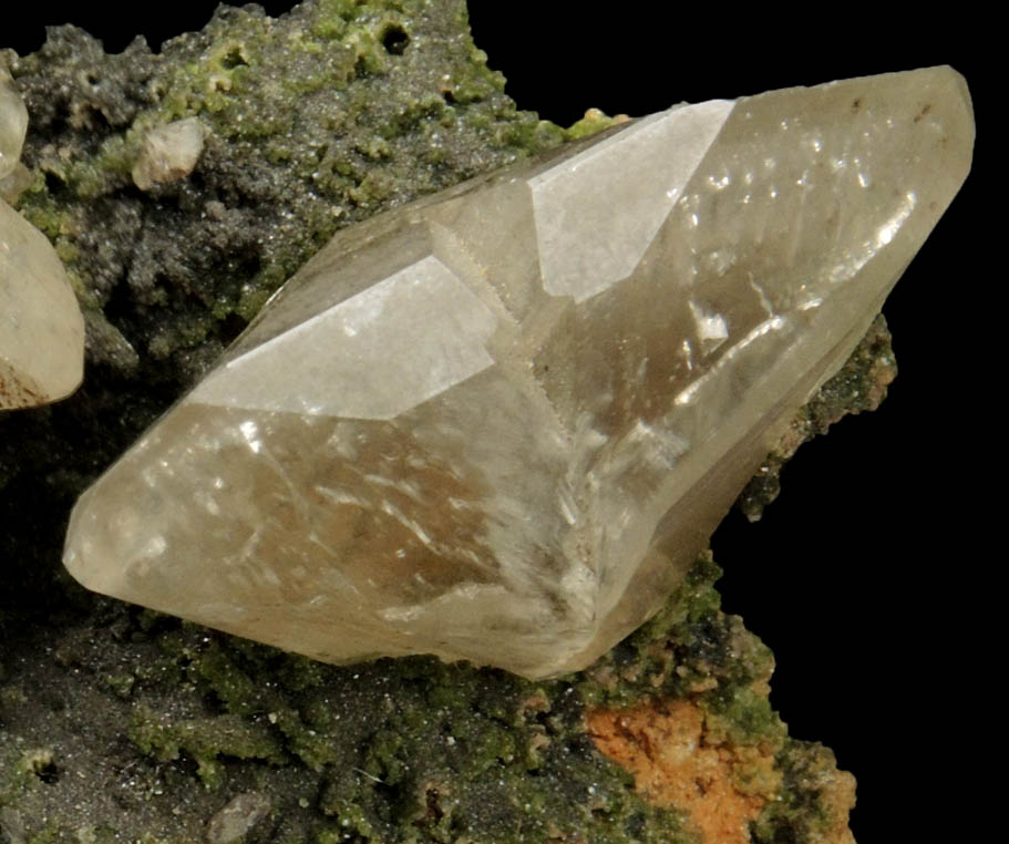 Cerussite sixling-twinned crystals on Duftite from Tsumeb Mine, Otavi-Bergland District, Oshikoto, Namibia (Type Locality for Duftite)