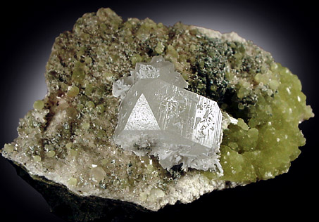 Apophyllite, Prehnite, Babingtonite on Quartz from Prospect Park Quarry, Prospect Park, Passaic County, New Jersey