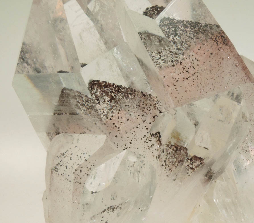 Quartz with phantom-growth zoned Hematite Inclusions from Karur District, Tamil Nadu, India