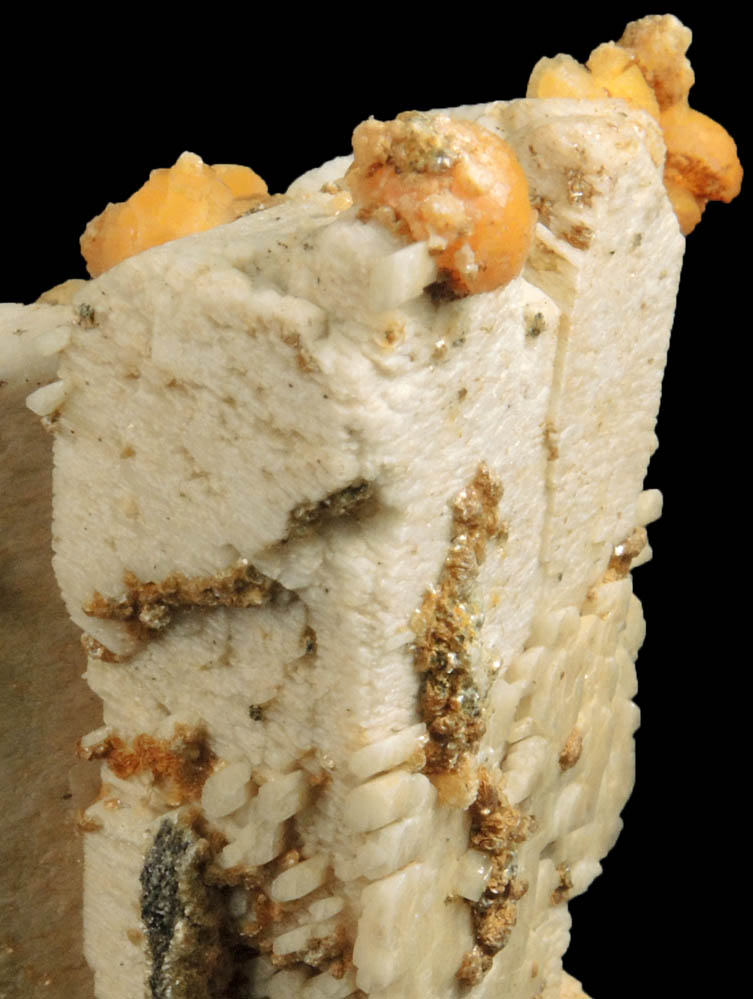 Stellerite on Feldspar from La Mancuerna, Tatatila, Veracruz, Mexico