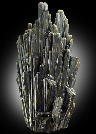 Epidote Crystals from Rosario Mabel Claim, Pampa Blanca, Huancavelica Department, Peru